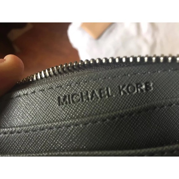 Michael Kors Zip Wallet Snakeskin Grey Wristlet - Picture 4 of 6